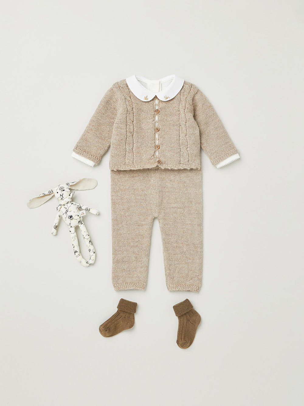 Newborn winter 2023 beige set look