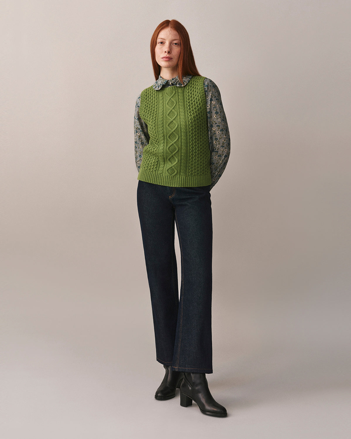 Women's Winter Look 2025 - Cable-knit sleeveless sweater