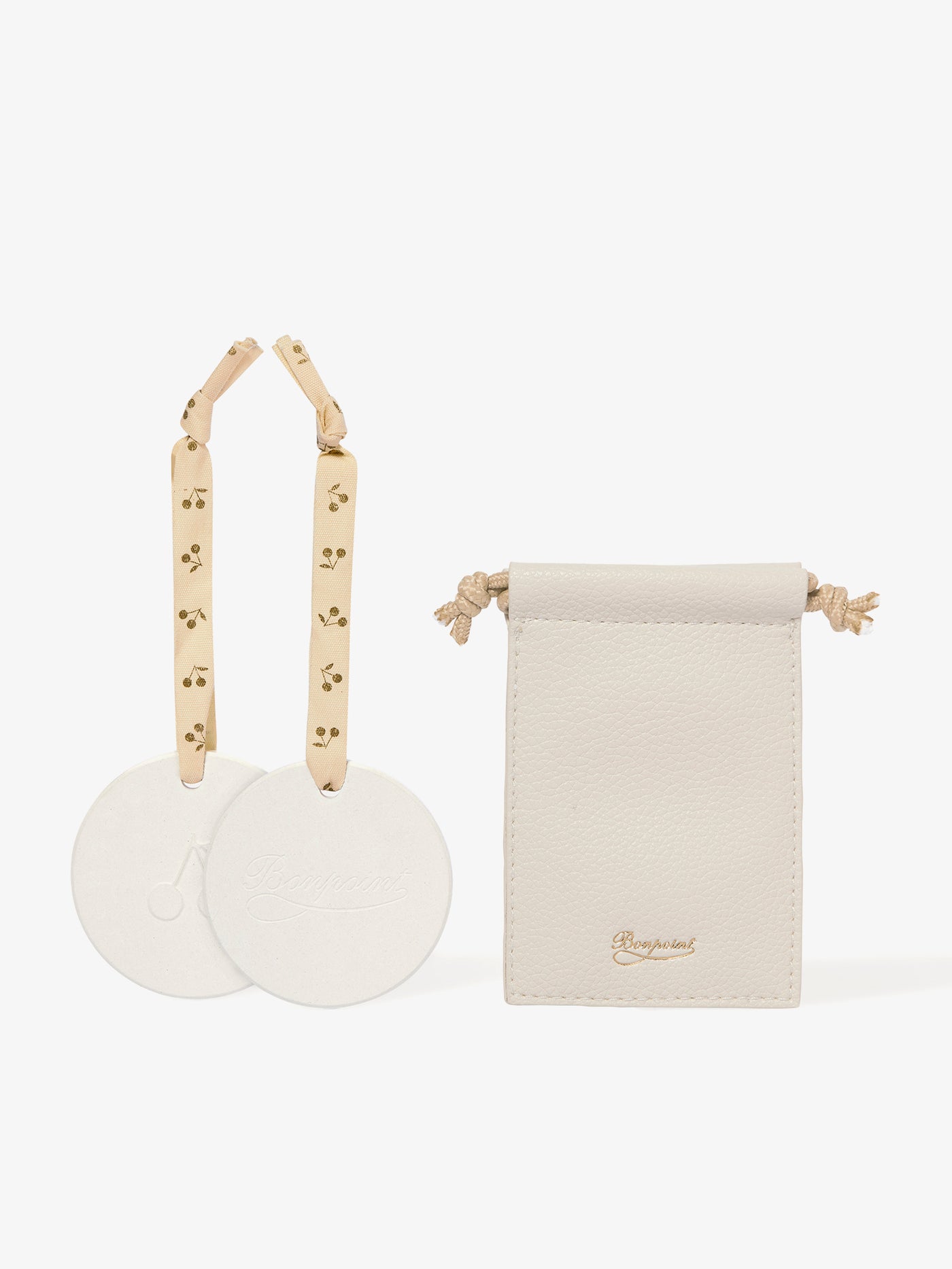 Ceramic to be perfumed and its pouch