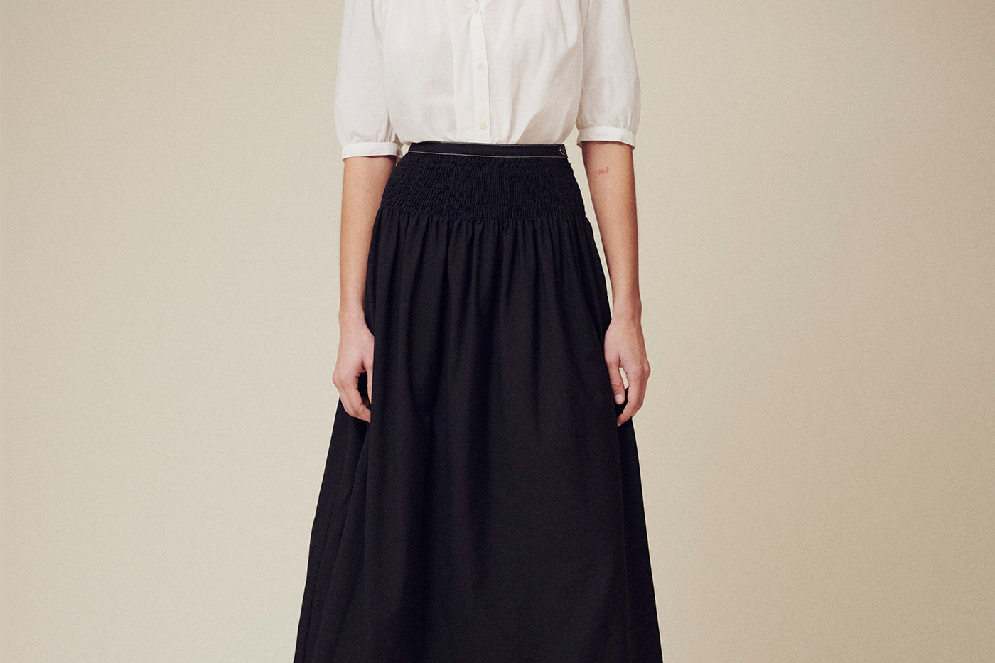 Women's summer look 2025 black skirt