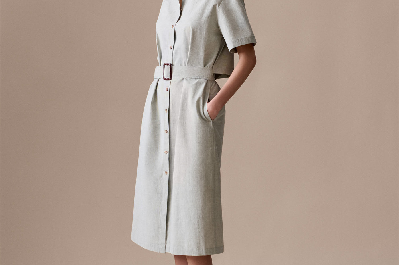 Women's Summer Look 2026 - Dress with a stand-up collar and a slit at the back