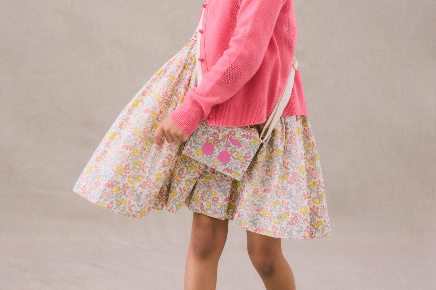 Winter 2024 girl's look pink wool cardigan