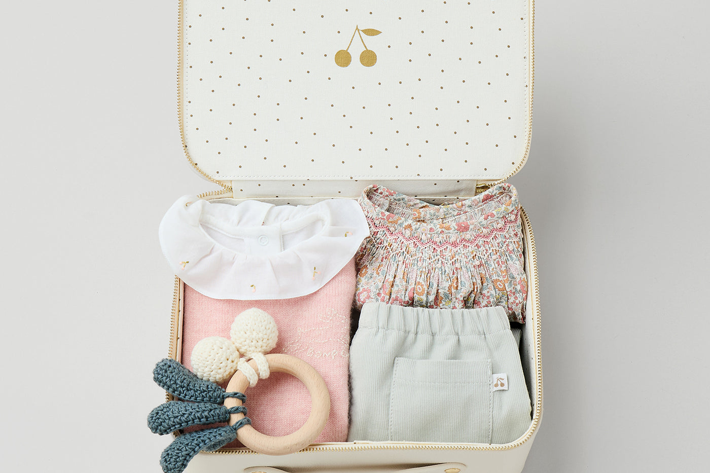 Medium newborn suitcase for girl - Winter 2024