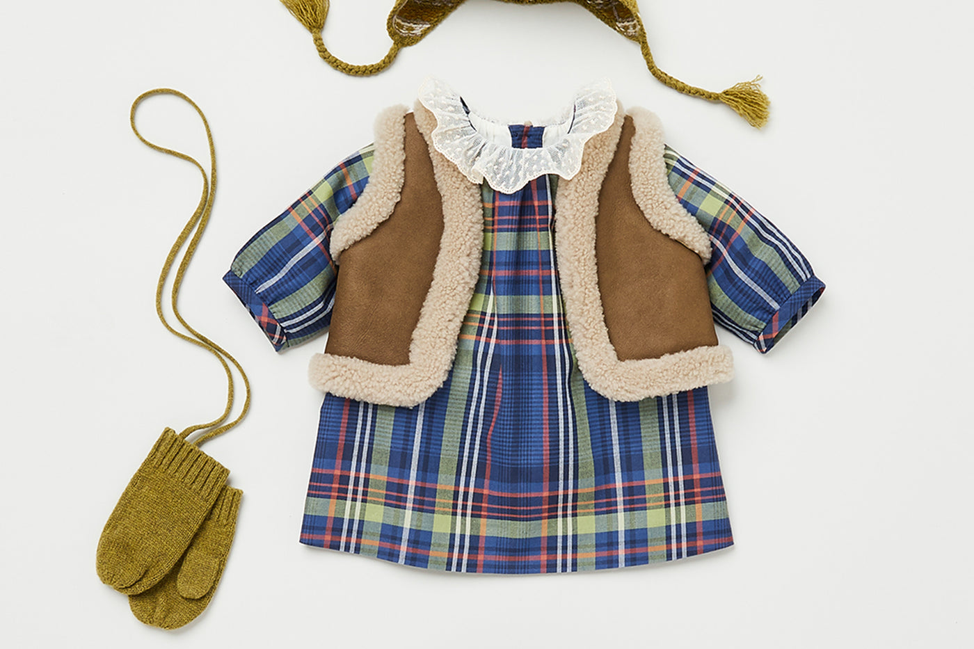 Baby girl winter 2023 shearling vest look