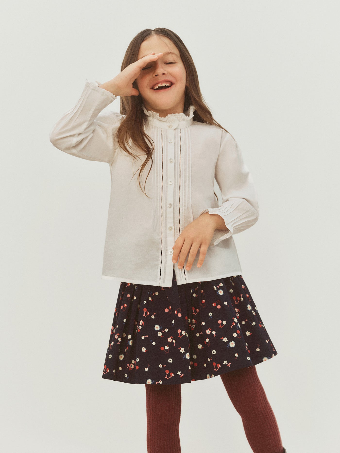 Melba blouse with ruffled collar and Calais lace in organic cotton