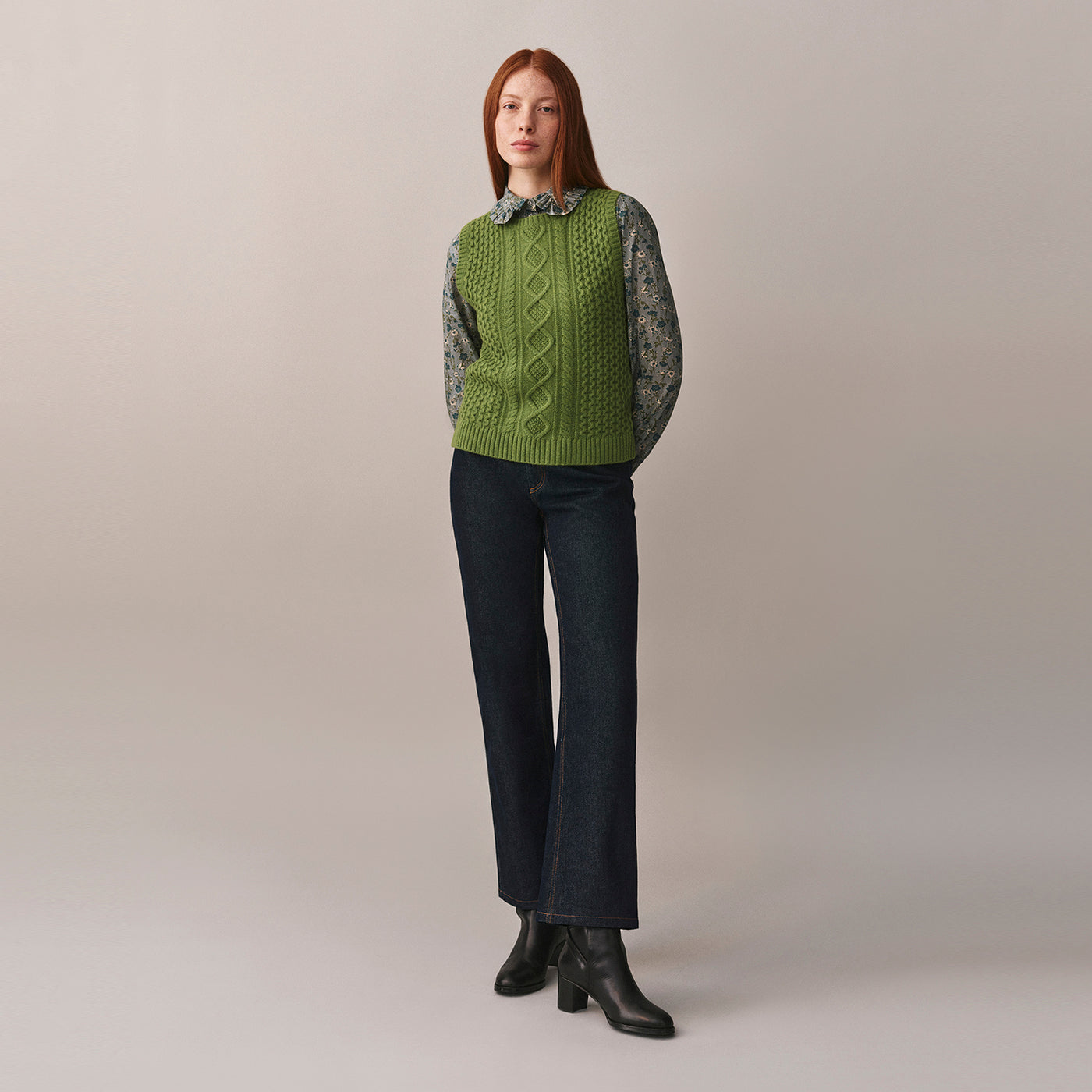 Women's Winter Look 2025 - Cable-knit sleeveless sweater