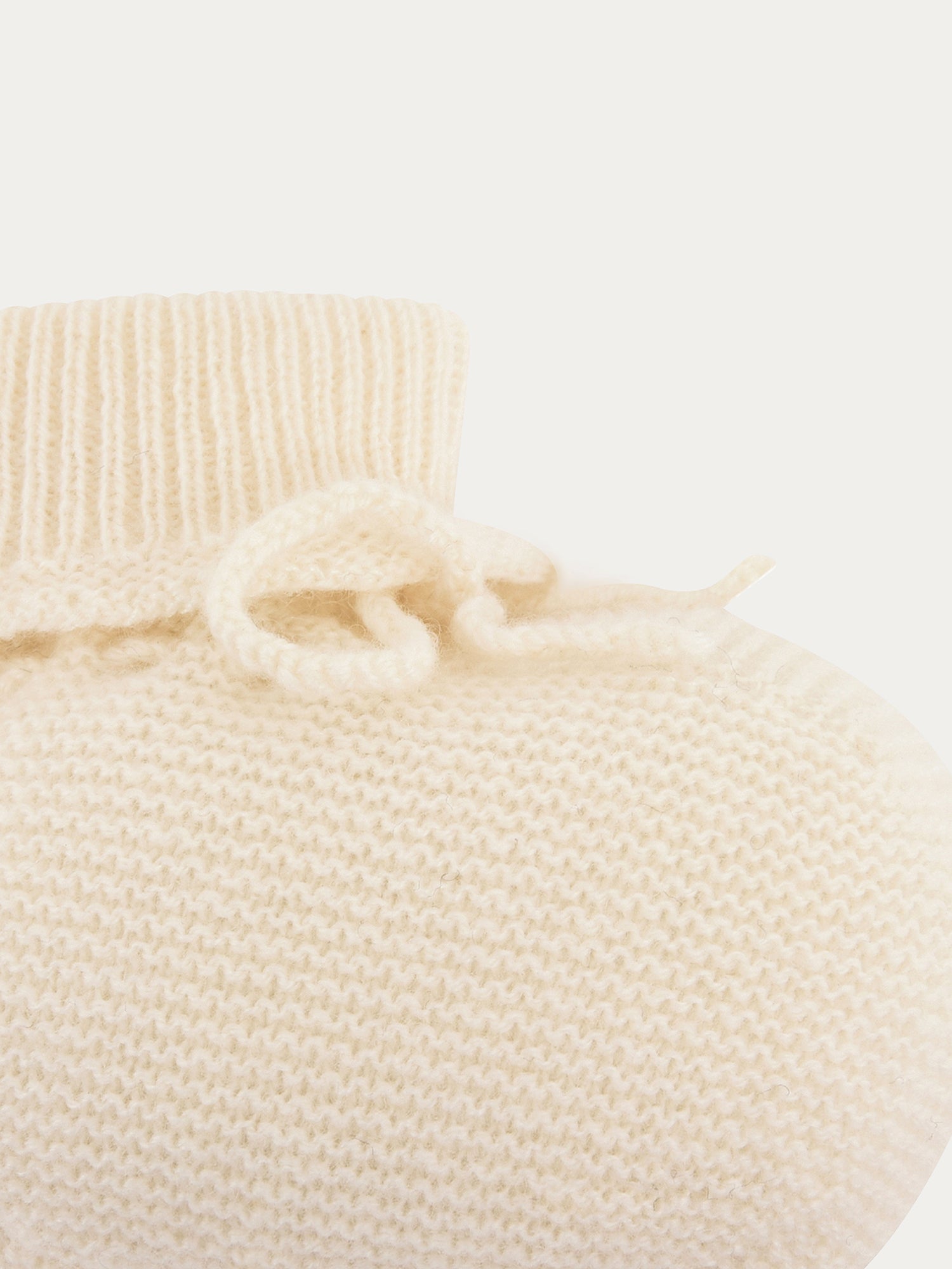 Cashmere Baby beanie hat milk white with pompoms • Bonpoint