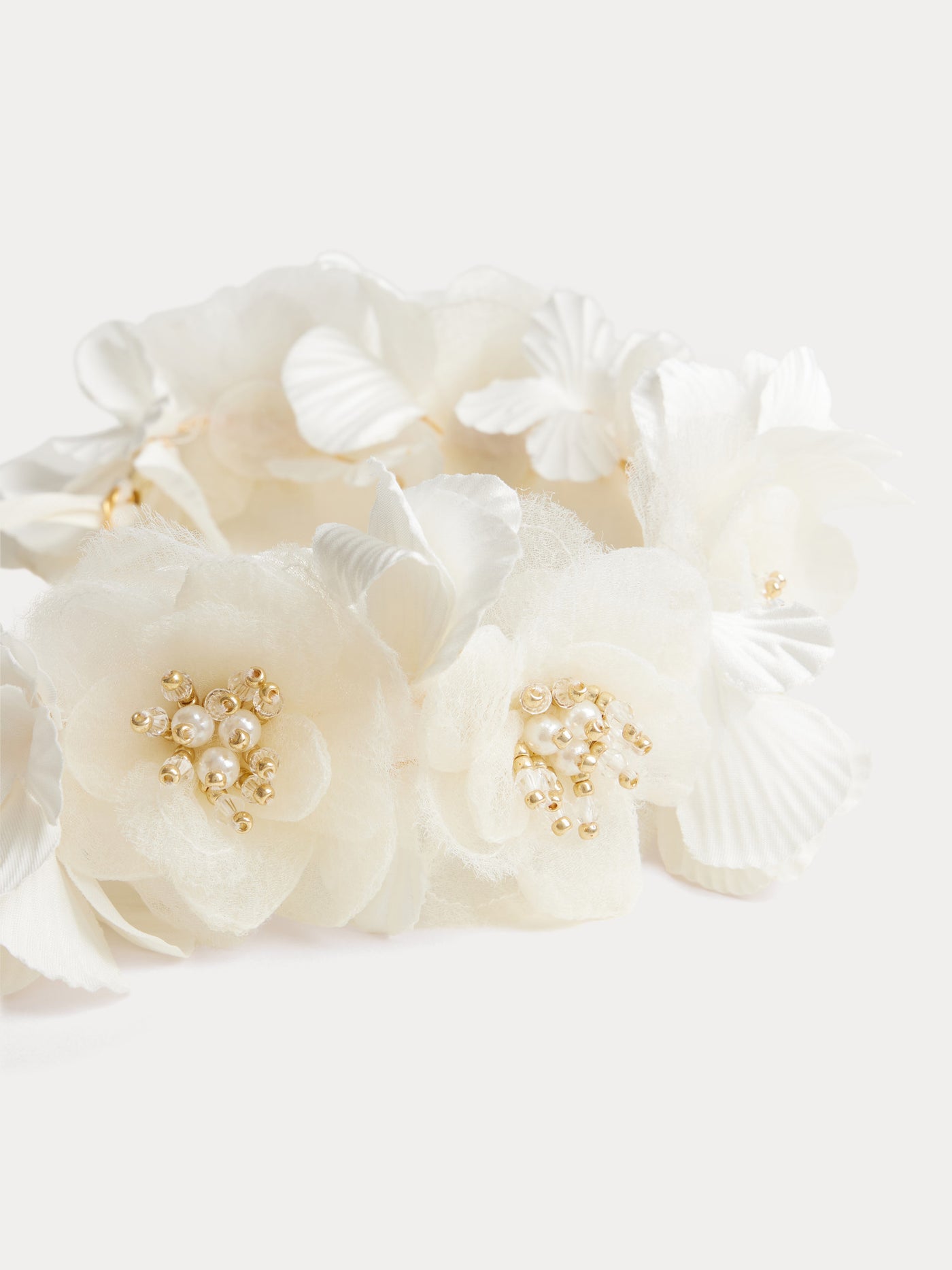 Elilou crown with flowers and pearls