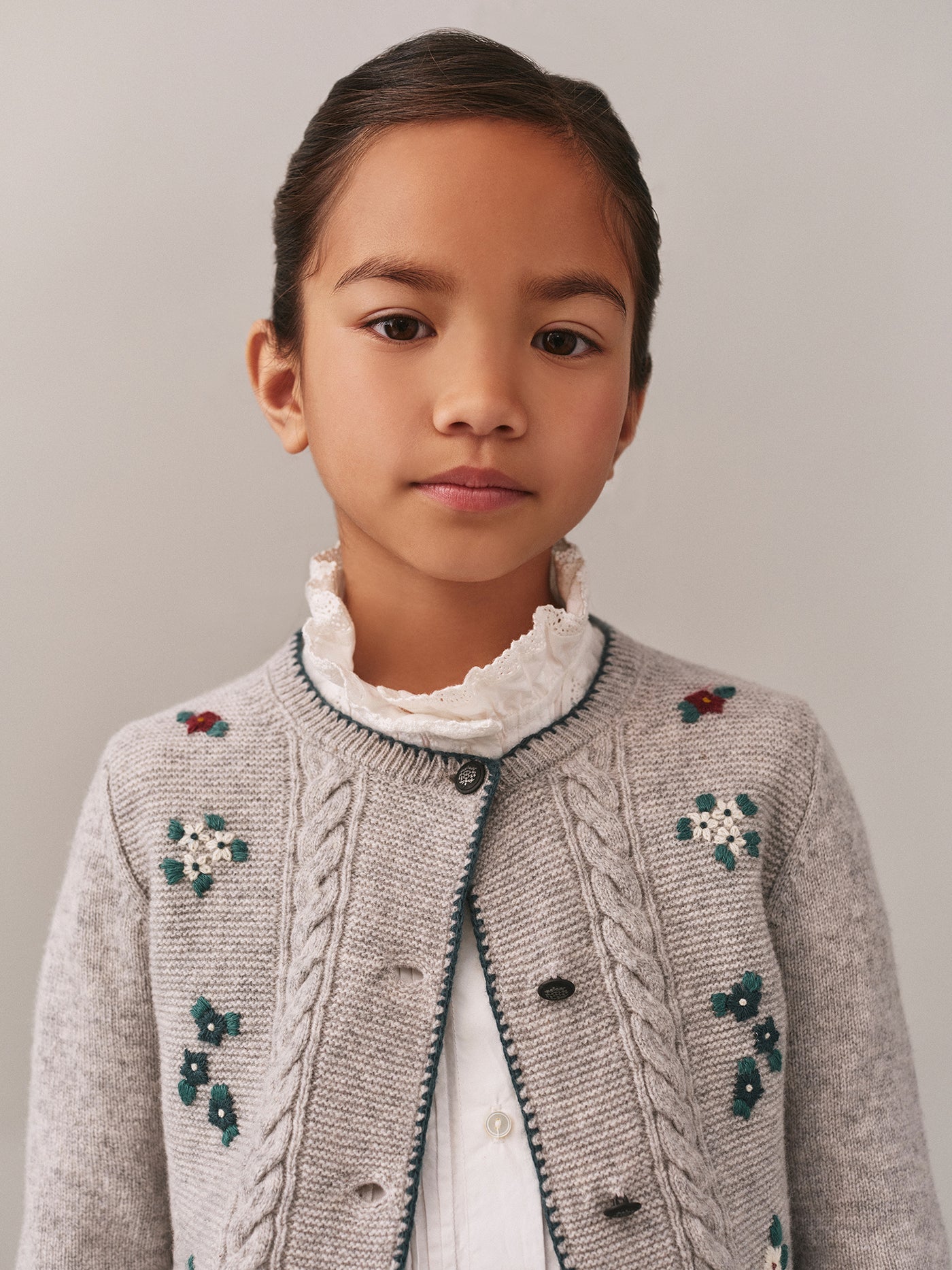 Jamina cardigan with hand-embroidered flowers in wool