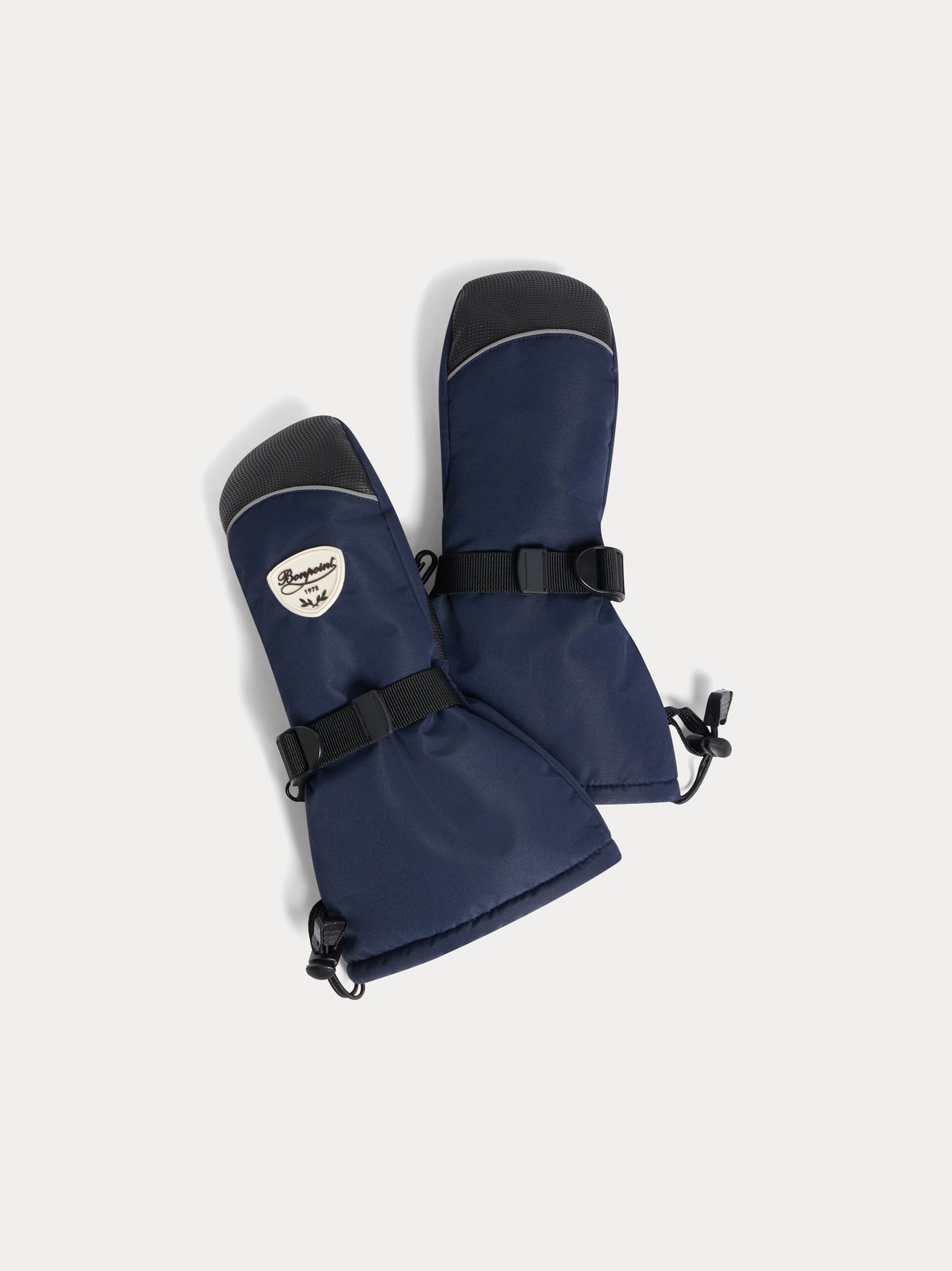 Jidi mittens with cord attachment for skiing