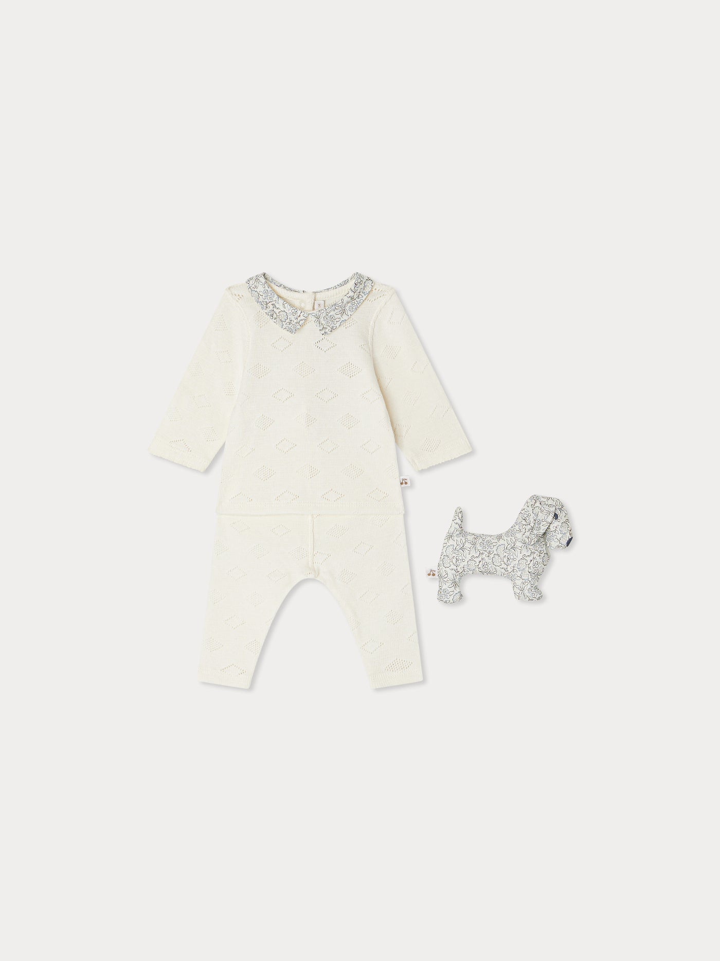 Denice box with knitted set and organic cotton comforter