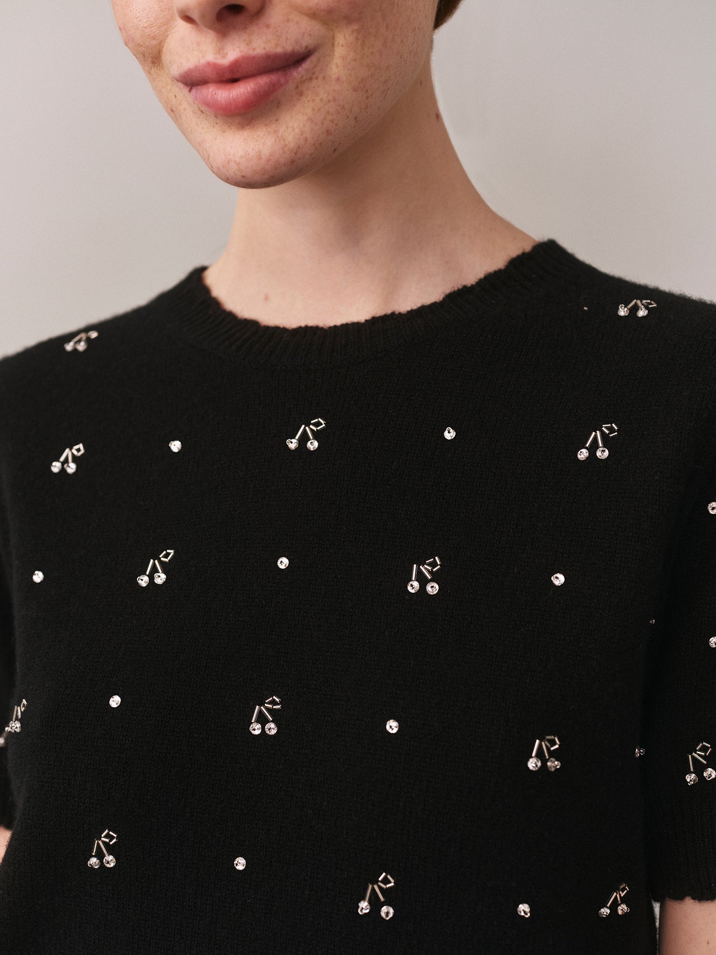 Jossia sweater with cherry pearl embroidery in wool and cashmere