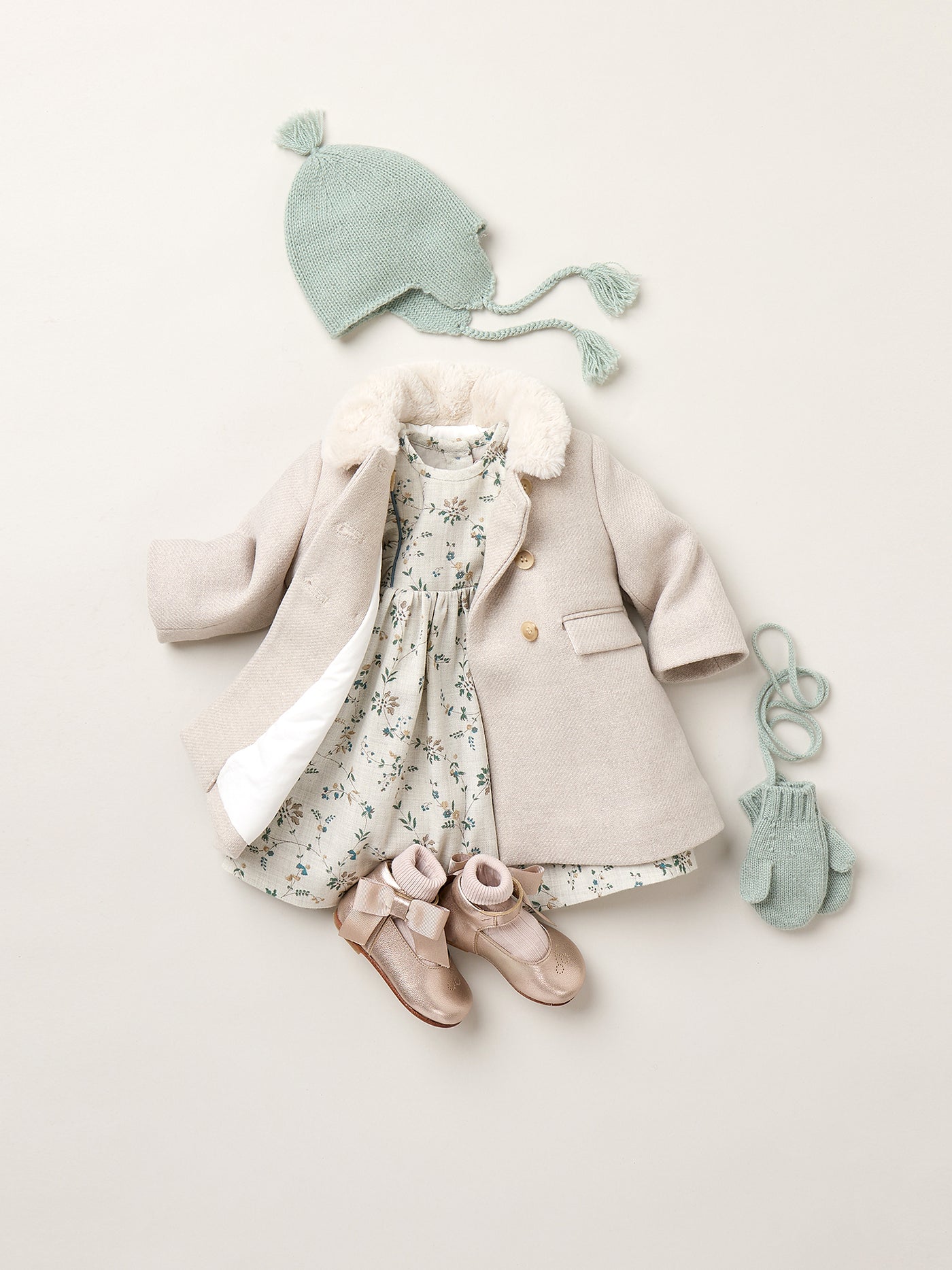 Moka wool coat with a faux fur collar