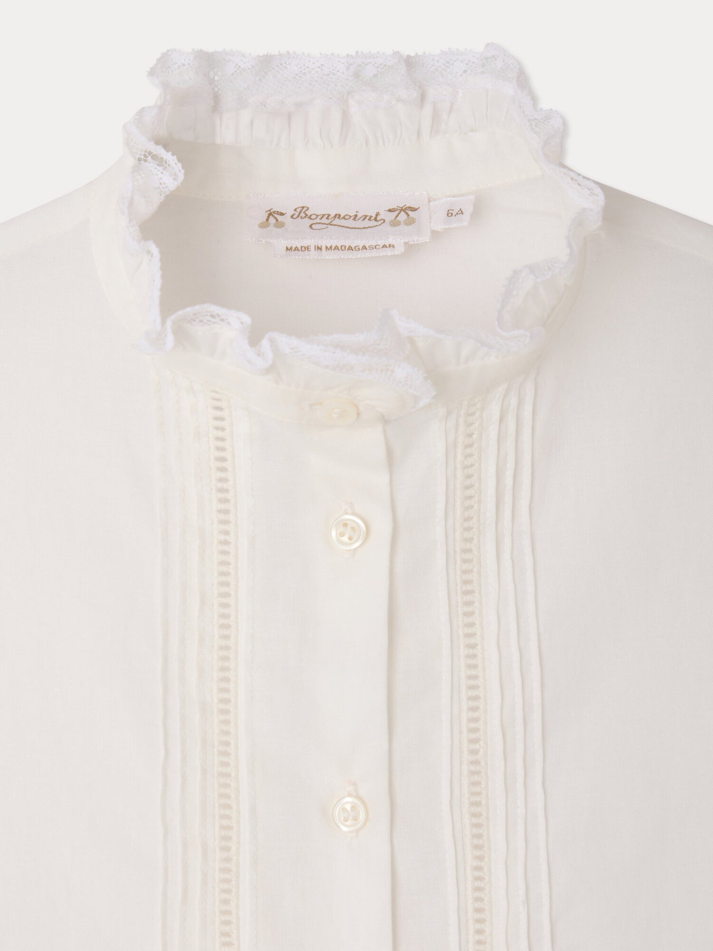 Melba blouse with ruffled collar and Calais lace in organic cotton