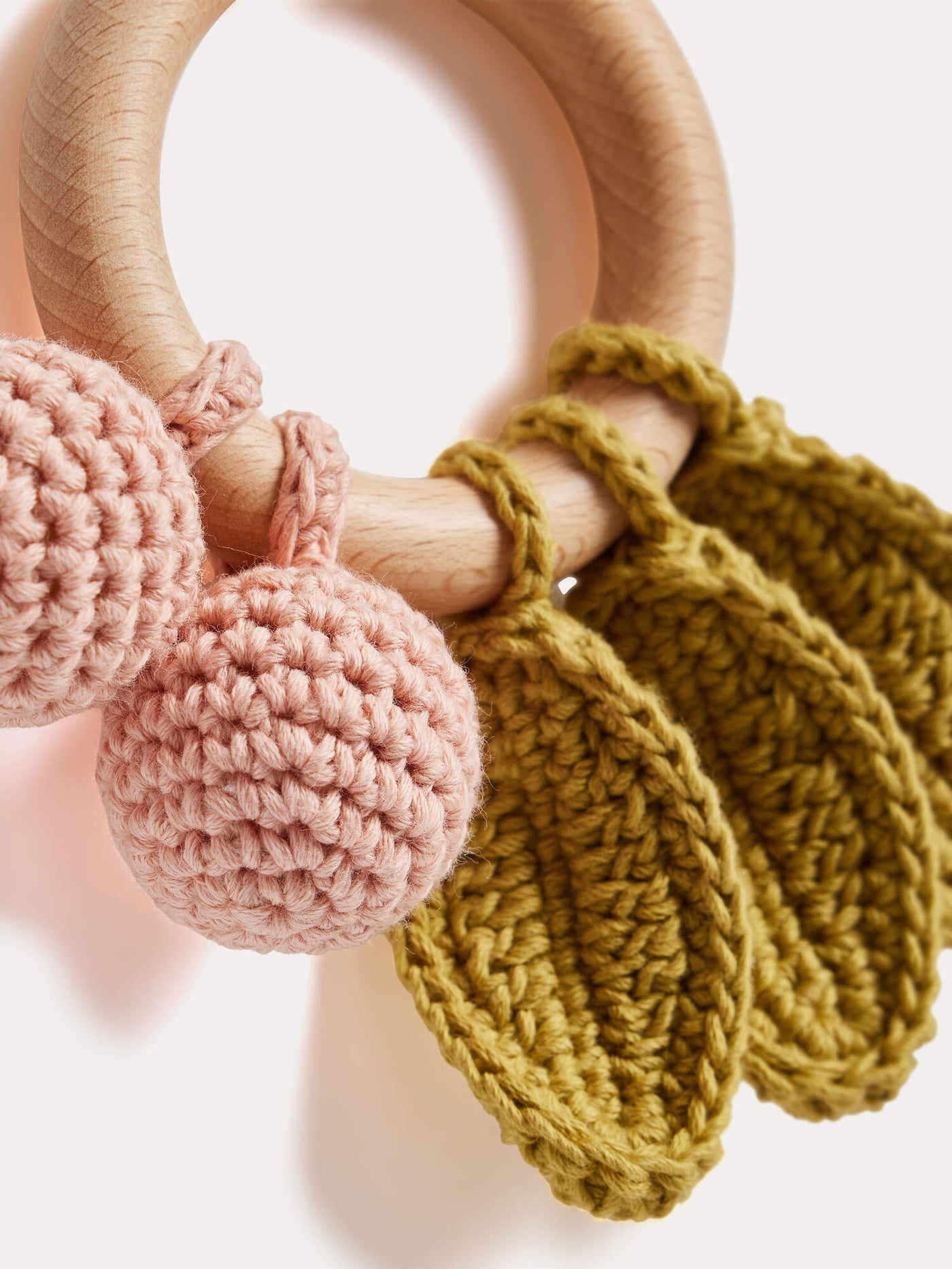Becherrymini pink hand-crocheted rattle in organic cotton