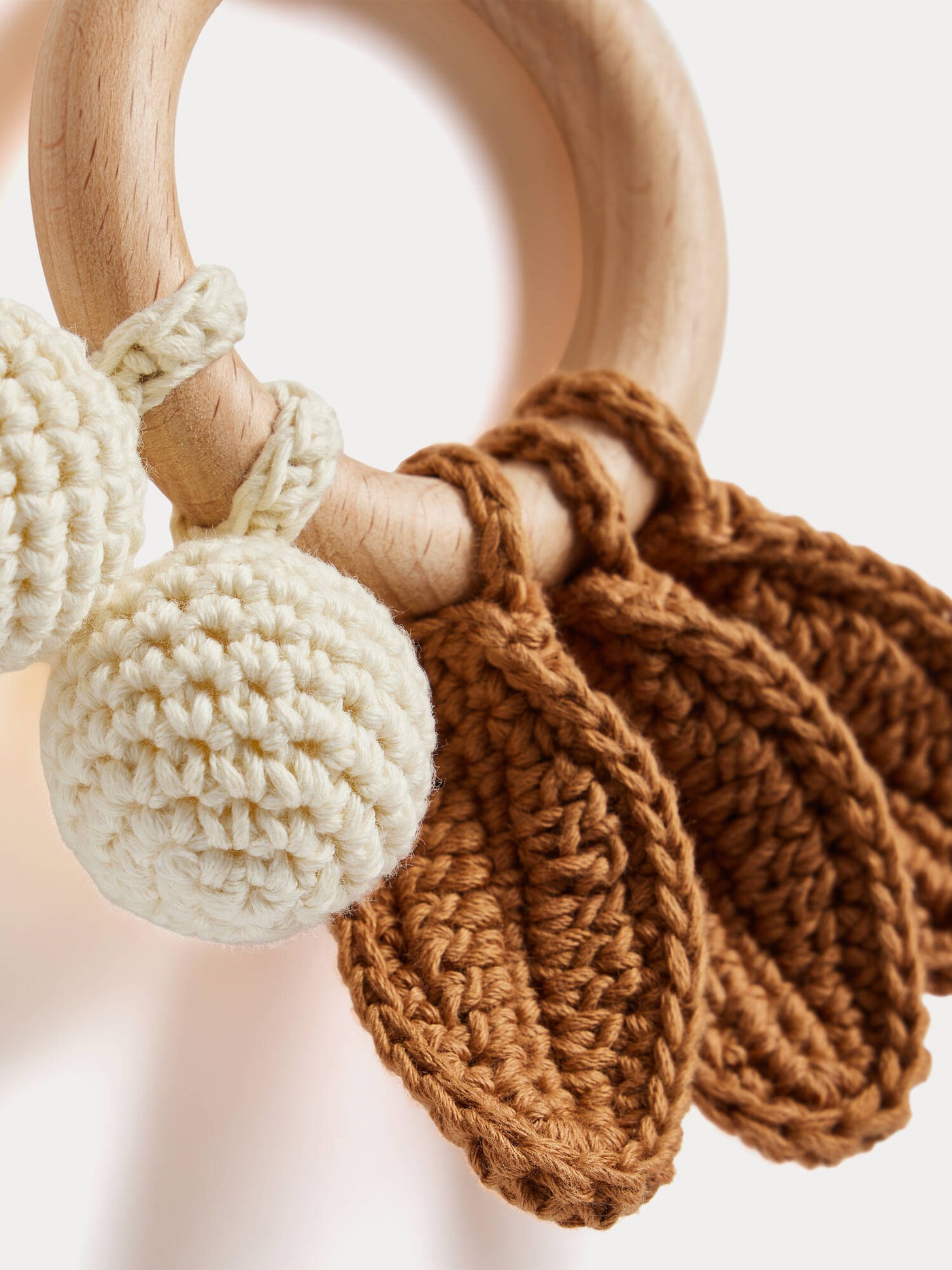 Becherrymini brown hand-crocheted rattle in organic cotton